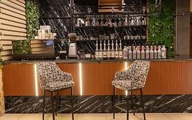 Savoy Hotel Elminya